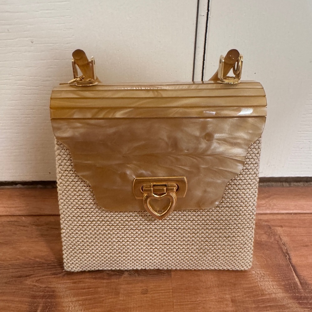 Elegant Tan and Cream Women's Bag​​